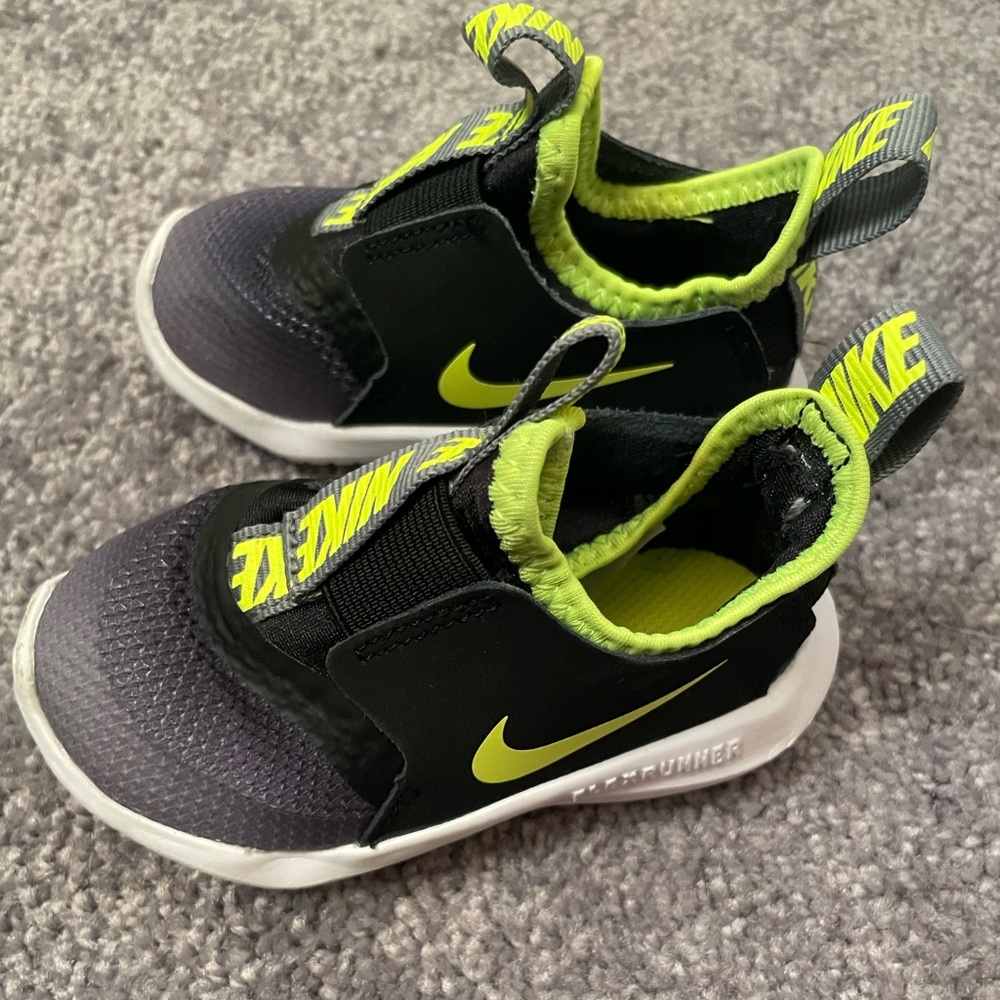 Toddler Nike Flexrunner.